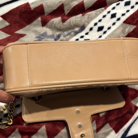 Gucci Beige Leather Shoulder Bag with Gold Accents - Picture 4 of 4